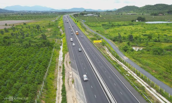 Áp dụng tốc độ tối thiểu 80 km/h ở làn trái cao tốc Phan Thiết - Dầu Giây
