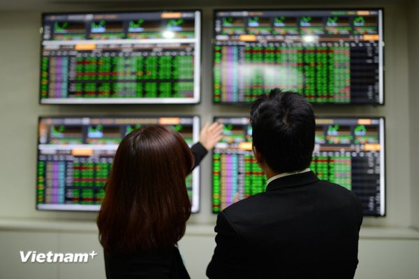 Áp lực bán mạnh, VN-Index chính thức thủng mốc 1.800 điểm
