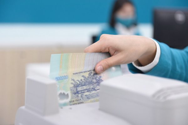 Áp lực chi phí vốn đẩy lãi suất cho vay bình quân tiền đồng lên 10,7%