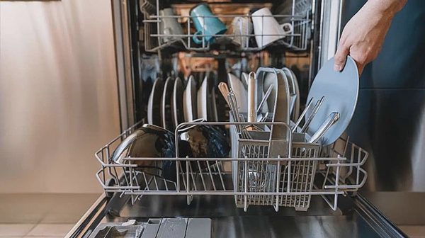 Áp lực từ định kiến 'đàn ông không làm việc nhà'