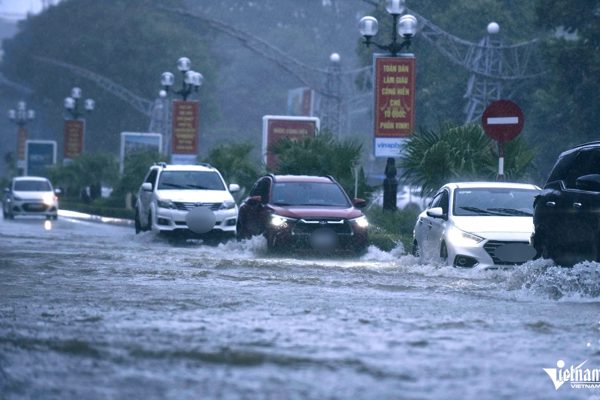 Áp thấp nhiệt đới vào Quảng Trị, vùng mưa lớn dịch chuyển dần ra miền Bắc
