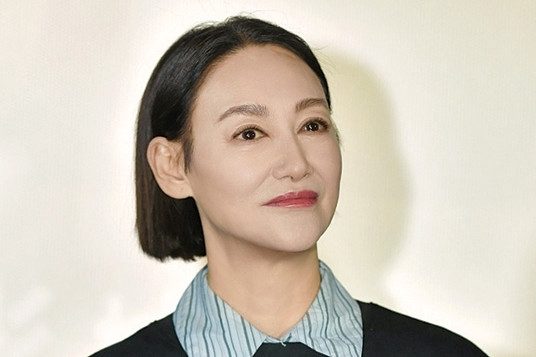 'Đả nữ' Huệ Anh Hồng gãy 2 xương sườn khi cứu bạn diễn trên phim trường