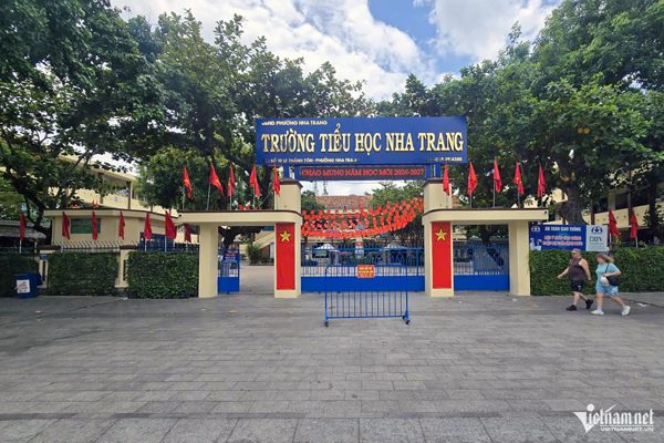 'Siêu trường' 10.500 học sinh: Quy mô trường tiểu học có quá lớn sau sáp nhập?