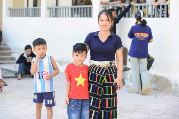 'Trước đây, chúng em chỉ thấy những ngôi trường hiện đại trên tivi'