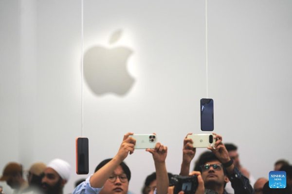 Apple bị kiện tại Anh với các cáo buộc liên quan đến quy tắc theo dõi ứng dụng