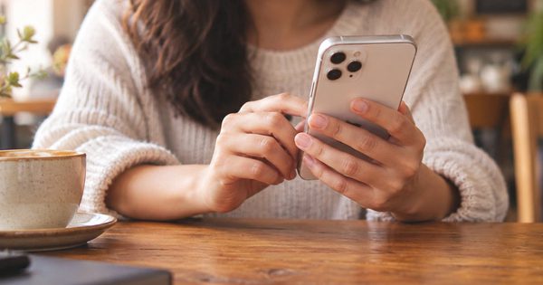 Apple chèn quảng cáo khó tắt lên iOS gây bức xúc