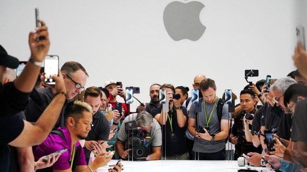 Apple chi 250 triệu USD xoa dịu khách hàng sau cáo buộc thổi phồng về các tính năng thông minh trên Siri