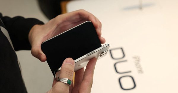 Apple thừa nhận lỗi màn hình iPhone Duo, tiết lộ cách xử lý