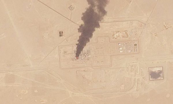 Arab Saudi đóng đường ống dẫn dầu chủ chốt vì UAV tập kích
