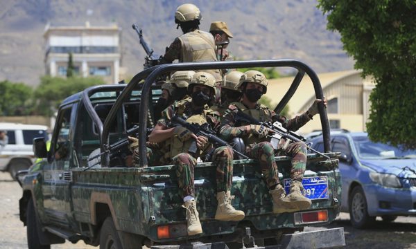 Arab Saudi tiến thoái lưỡng nan trước đà tiến của Houthi