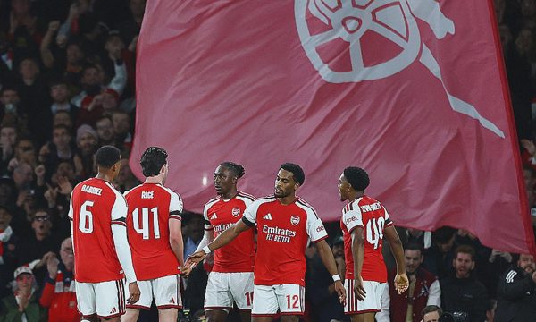 Arsenal đại thắng ở Champions League