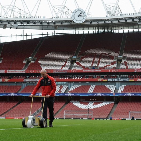Arsenal gặt hái thành công, người lao động ở Emirates vẫn lo mất việc