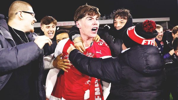 Arsenal ngã đau