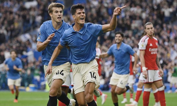 Arsenal thảm bại ở Ngoại hạng Anh