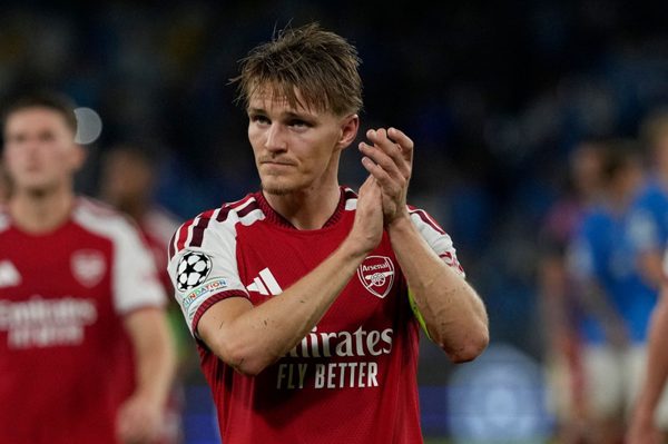 Arsenal thăng hoa trên đôi chân của Martin Odegaard