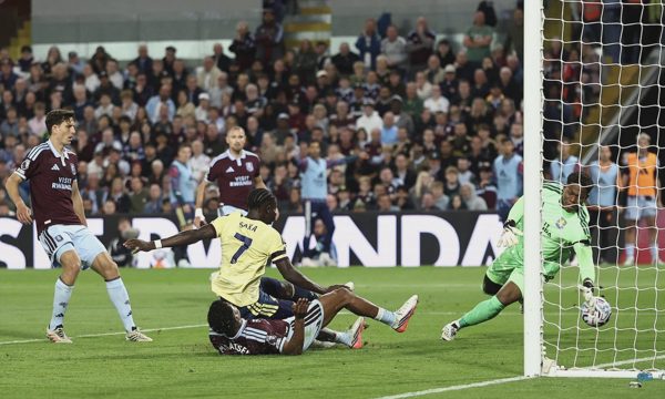Arsenal thắng nhọc Aston Villa