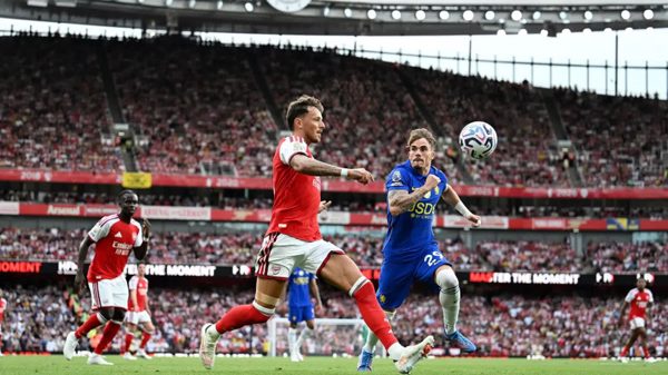Arsenal vượt trội tại derby London, Barcelona chứng tỏ uy lực ở La Liga