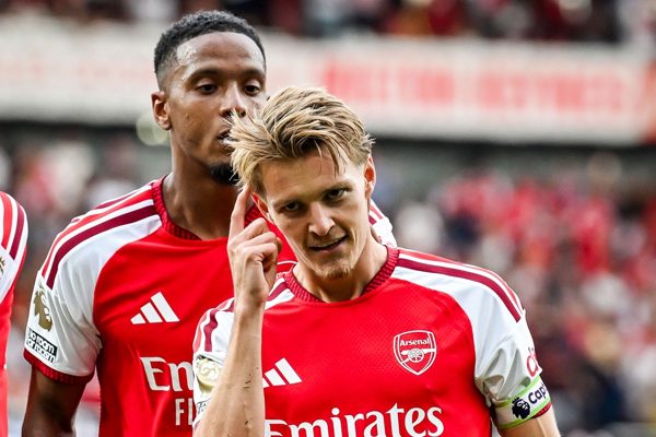 Arsenal xuất sắc ngược dòng đánh bại Chelsea