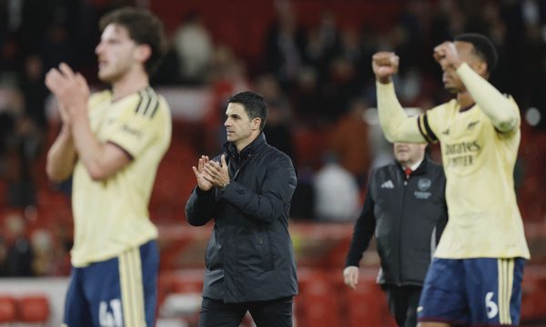Arteta: 'Forest dựng cả cây thông Noel trước khung thành'