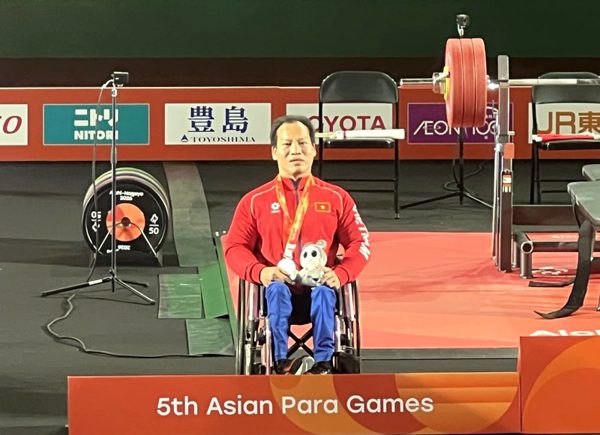 ASIAN Para Games 5: Lực sĩ Lê Văn Công giành huy chương bạc đầu tiên cho Đoàn Thể thao Người khuyết tật Việt Nam