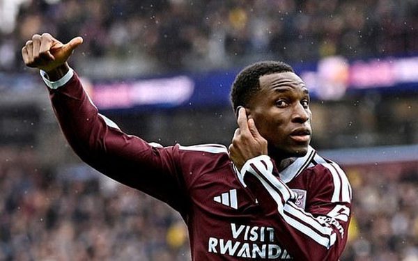 Aston Villa chấm dứt chuỗi trận toàn thắng của Man City ở Premier League