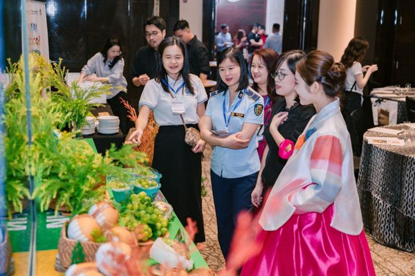 aT quảng bá lê và nho Hàn Quốc chính hãng tại Việt Nam