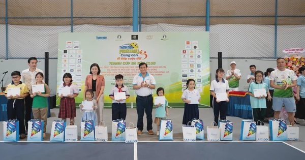 Báo Thanh Niên trao 500 triệu đồng ấm áp nghĩa tình cho 50 em mồ côi vì Covid-19