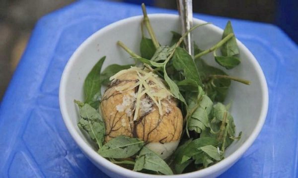 Bà bầu có nên ăn trứng vịt lộn?