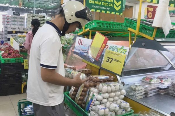 Ba Huân từ “trứng quốc dân” dần biến mất khỏi kệ hàng: Ai đang lên ngôi?