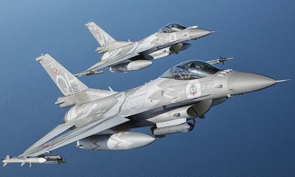 Ba Lan nới quy tắc 'bắn hạ máy bay nước ngoài'