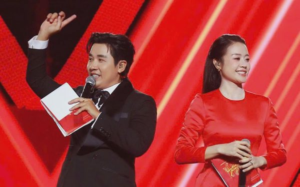 Ba MC đội mưa dẫn Tổ quốc trong tim: Khi kịch bản ướt nhẹp, cảm xúc lên tiếng