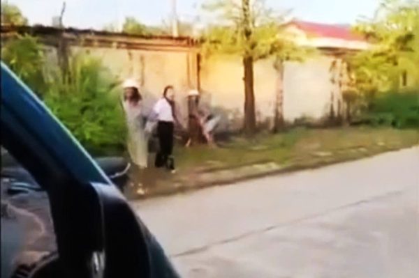 Ba mẹ con giáo viên bị chém trên đường về, bé 6 tuổi tử vong