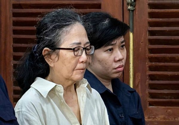 Ba mẹ con tham gia đường dây mua bán hơn 4.000 tài khoản ngân hàng