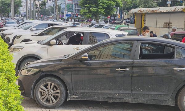 Ba nghi phạm đập kính hàng loạt ôtô bị bắt