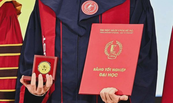 Ba sinh viên Bách khoa Hà Nội tốt nghiệp với điểm tuyệt đối 4.0