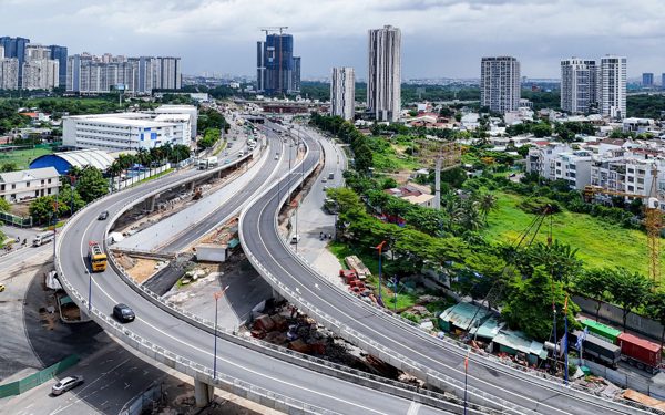 Ba tháng cuối năm, TP.HCM dồn sức cho những việc có thể tạo tăng trưởng