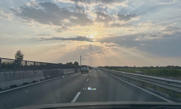 Ba thói quen lái xe giúp tài xế ít phải đổi làn trên cao tốc