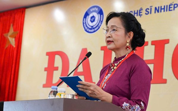 Bà Trần Thị Thu Đông tái đắc cử Chủ tịch Hội Nghệ sĩ nhiếp ảnh Việt Nam