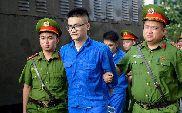 ‘Bà trùm’ bao du lịch từ gia đình bác sĩ đến cả khoa ở Viện Pháp y tâm thần