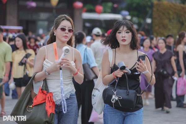Bắc Bộ và Nam Bộ nắng oi, Trung Bộ nhiều nơi mưa to