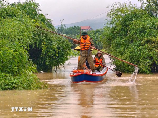 Bắc Ninh: Hơn 1.400 hộ dân phải di dời, gần 8.700ha cây trồng bị ngập