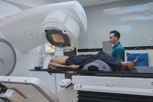 Bác sĩ Bạch Mai chỉ ra 4 nguy cơ ung thư phổi ở người không hút thuốc