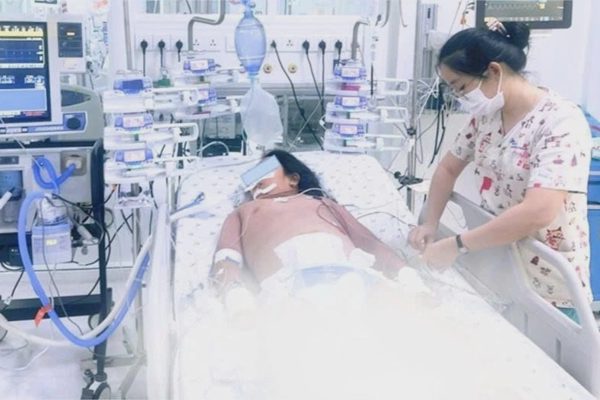 Bác sĩ cảnh báo trẻ sốt xuất huyết có thể trở nặng khi vừa hạ sốt