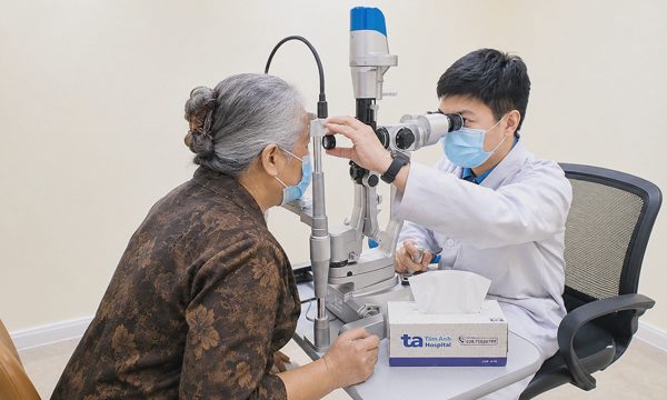 Bác sĩ chỉ cách nhận biết mù màu