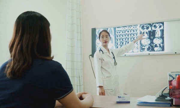 Bác sĩ chỉ cách phòng ngừa cơn hen suyễn về đêm