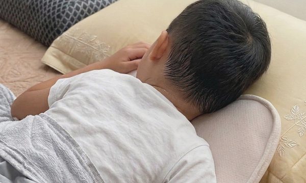 Bác sĩ chỉ ra dấu hiệu ngưng thở khi ngủ ở trẻ