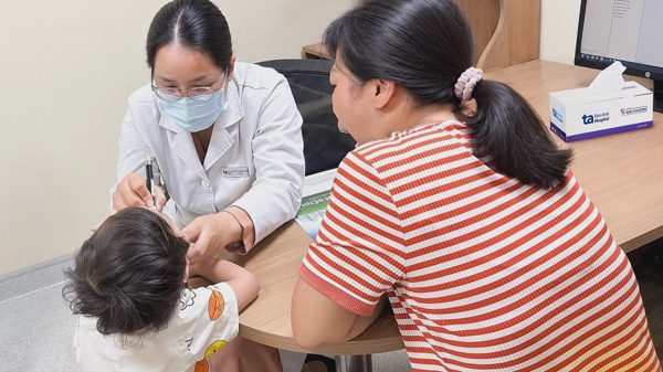 Bác sĩ chỉ ra sai lầm khi chăm sóc trẻ mắc cúm