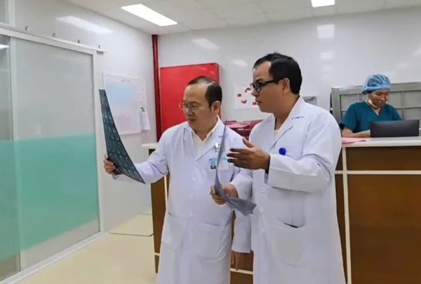 Bác sĩ cứu người đàn ông hôn mê trong tình trạng '2 không'