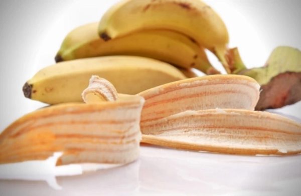 Bác sĩ giải đáp: Vỏ, lá chuối có tác dụng chữa bệnh gì?