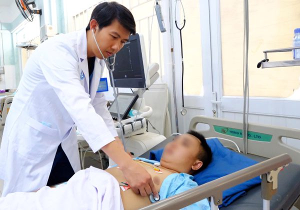 Bác sĩ hai bệnh viện cứu trái tim chàng trai 27 tuổi